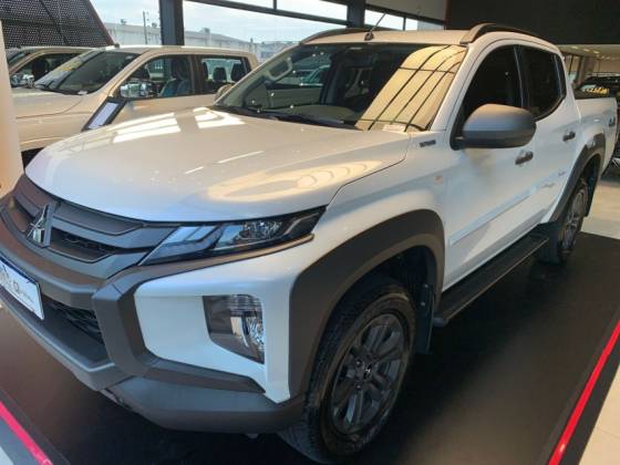 MITSUBISHI L200 TRITON 2.4 16V TURBO DIESEL SPORT OUTDOOR PLUS CD 4P 4X4 AUTOMÁTICO
