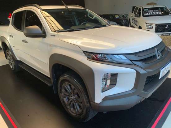 MITSUBISHI-L200 TRITON-2.4 16V TURBO DIESEL SPORT OUTDOOR PLUS CD 4P 4X4 AUTOMÁTICO MITSUBISHI-L200 TRITON-2024