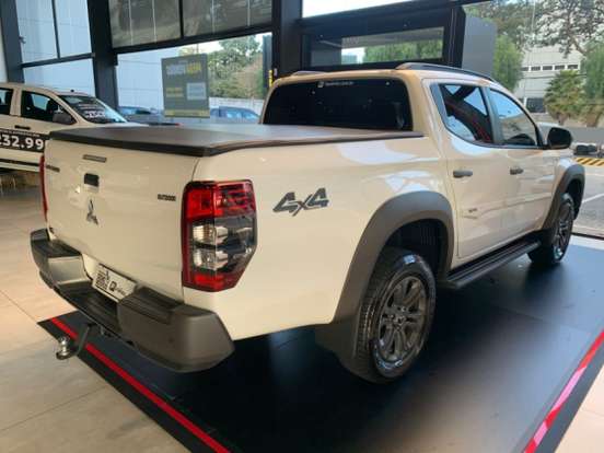 MITSUBISHI-L200 TRITON-2.4 16V TURBO DIESEL SPORT OUTDOOR PLUS CD 4P 4X4 AUTOMÁTICO MITSUBISHI-L200 TRITON-2024