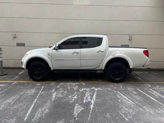 MITSUBISHI-L200 TRITON-2012