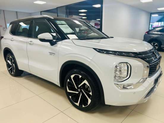 MITSUBISHI-OUTLANDER-2025