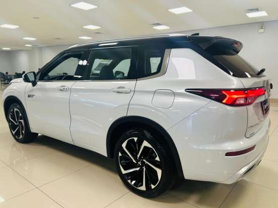 MITSUBISHI-OUTLANDER-2.4 PHEV SIGNATURE S-AWC DHT MITSUBISHI-OUTLANDER-2025