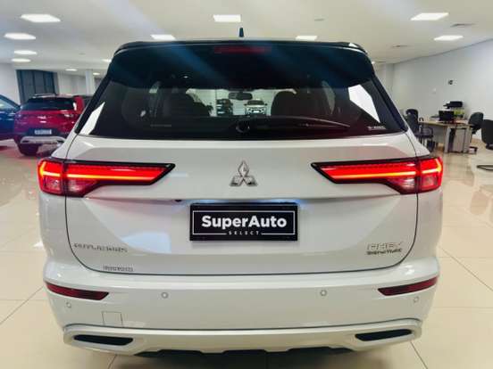 MITSUBISHI-OUTLANDER-2025