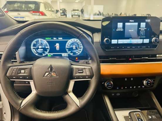 MITSUBISHI-OUTLANDER-2025