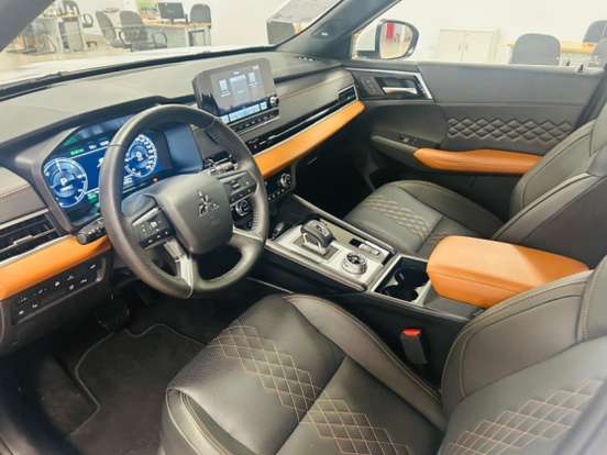 MITSUBISHI-OUTLANDER-2.4 PHEV SIGNATURE S-AWC DHT MITSUBISHI-OUTLANDER-2025