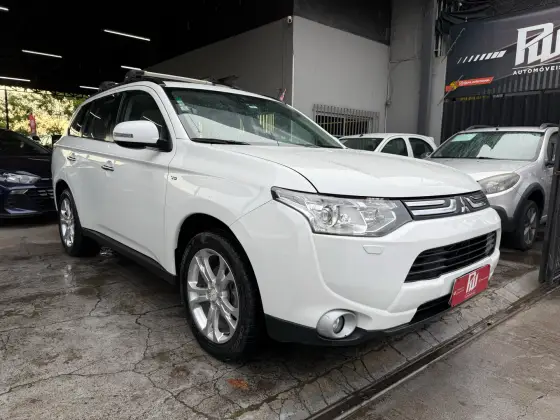 MITSUBISHI OUTLANDER 3.0 GT 4X4 V6 24V GASOLINA 4P AUTOMÁTICO