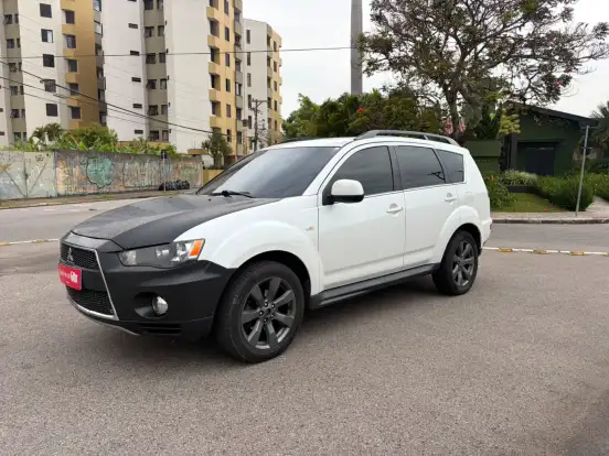 MITSUBISHI-OUTLANDER-2011