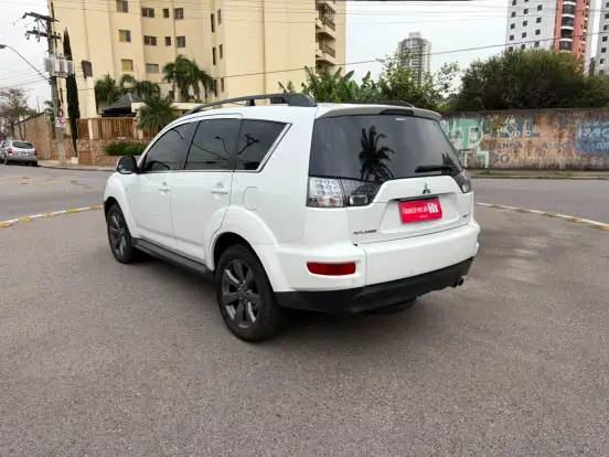 MITSUBISHI-OUTLANDER-2011