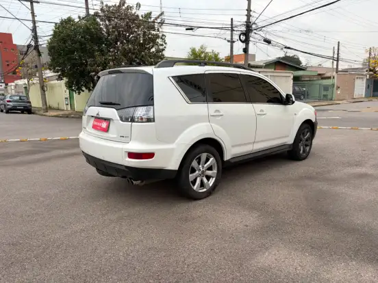 MITSUBISHI-OUTLANDER-3.0 GT 4X4 V6 24V GASOLINA 4P AUTOMÁTICO MITSUBISHI-OUTLANDER-2011