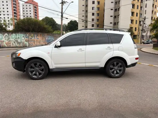 MITSUBISHI-OUTLANDER-3.0 GT 4X4 V6 24V GASOLINA 4P AUTOMÁTICO MITSUBISHI-OUTLANDER-2011