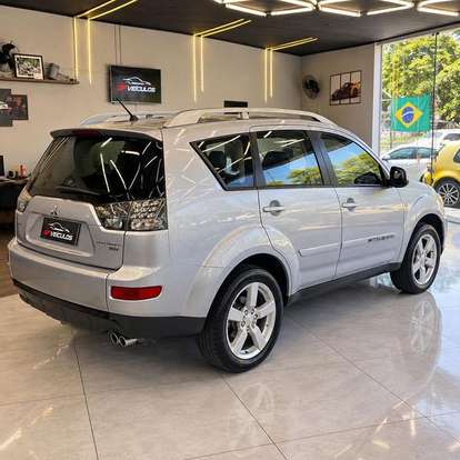 MITSUBISHI-OUTLANDER-2008