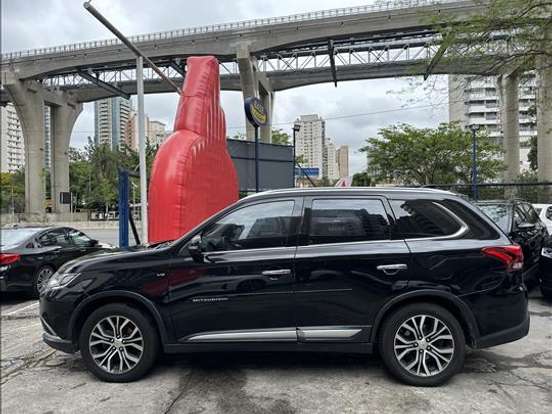 MITSUBISHI-OUTLANDER-3.0 GT 4X4 V6 24V GASOLINA 4P AUTOMÁTICO MITSUBISHI-OUTLANDER-2017