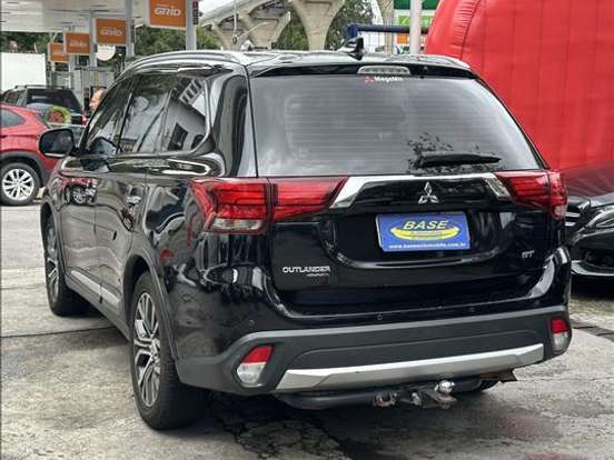 MITSUBISHI-OUTLANDER-3.0 GT 4X4 V6 24V GASOLINA 4P AUTOMÁTICO MITSUBISHI-OUTLANDER-2017