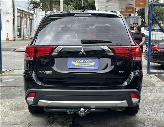 MITSUBISHI-OUTLANDER-2017
