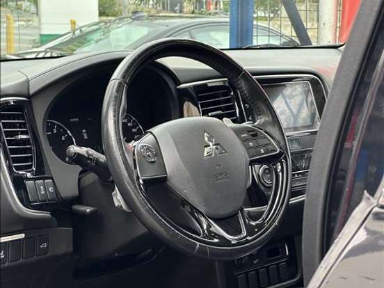 MITSUBISHI-OUTLANDER-3.0 GT 4X4 V6 24V GASOLINA 4P AUTOMÁTICO MITSUBISHI-OUTLANDER-2017