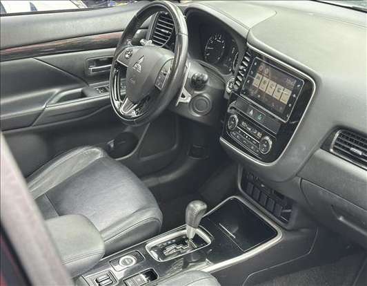MITSUBISHI-OUTLANDER-2017