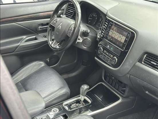 MITSUBISHI-OUTLANDER-3.0 GT 4X4 V6 24V GASOLINA 4P AUTOMÁTICO MITSUBISHI-OUTLANDER-2017
