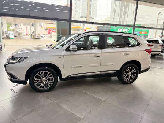 MITSUBISHI-OUTLANDER-3.0 GT 4X4 V6 24V GASOLINA 4P AUTOMÁTICO MITSUBISHI-OUTLANDER-2016