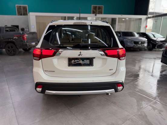 MITSUBISHI-OUTLANDER-2016