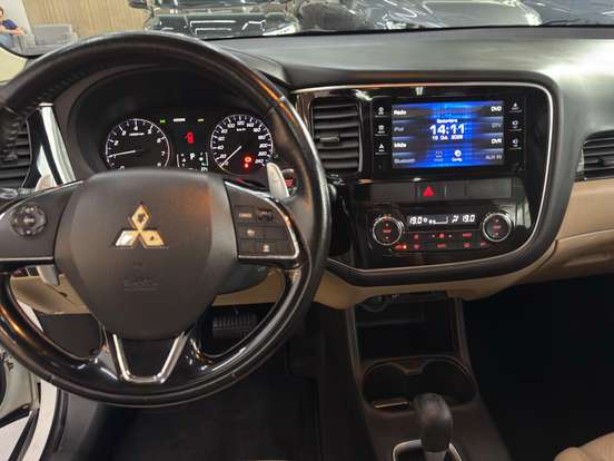 MITSUBISHI-OUTLANDER-3.0 GT 4X4 V6 24V GASOLINA 4P AUTOMÁTICO MITSUBISHI-OUTLANDER-2016