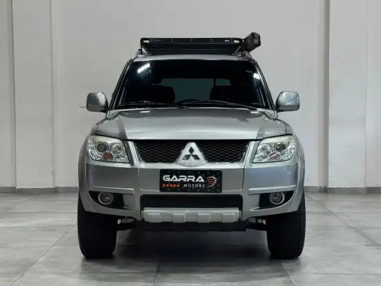 MITSUBISHI-PAJERO TR4-2.0 4X4 16V 140CV FLEX 4P AUTOMÁTICO MITSUBISHI-PAJERO TR4-2013
