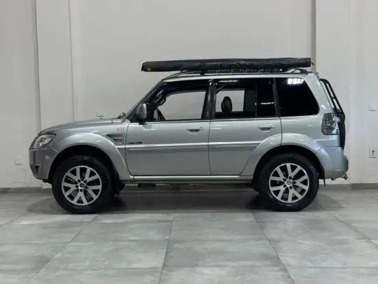 MITSUBISHI-PAJERO TR4-2.0 4X4 16V 140CV FLEX 4P AUTOMÁTICO MITSUBISHI-PAJERO TR4-2013