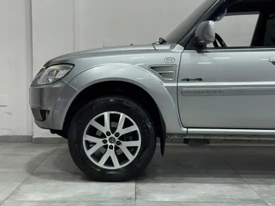 MITSUBISHI-PAJERO TR4-2013
