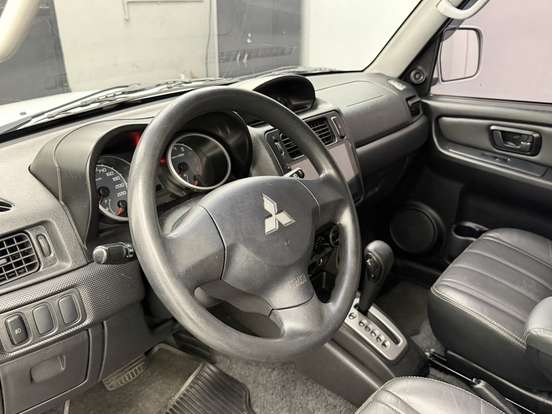 MITSUBISHI-PAJERO TR4-2012