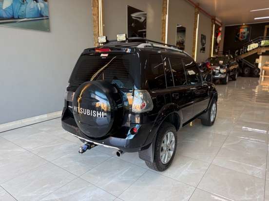 MITSUBISHI-PAJERO TR4-2.0 4X4 16V 140CV FLEX 4P AUTOMÁTICO MITSUBISHI-PAJERO TR4-2011