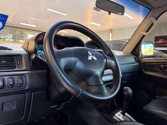 MITSUBISHI-PAJERO TR4-2011