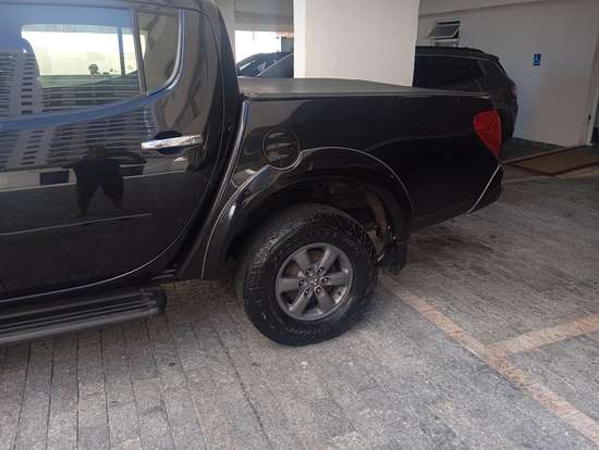 MITSUBISHI-L200 TRITON-2.4 HLS CHROME 4X2 CD 16V FLEX 4P MANUAL MITSUBISHI-L200 TRITON-2017