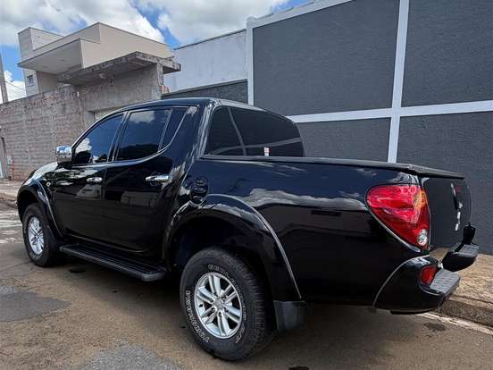 MITSUBISHI-L200 TRITON-3.2 HPE 4X4 CD 16V TURBO INTERCOOLER DIESEL 4P AUTOMÁTICO MITSUBISHI-L200 TRITON-2013