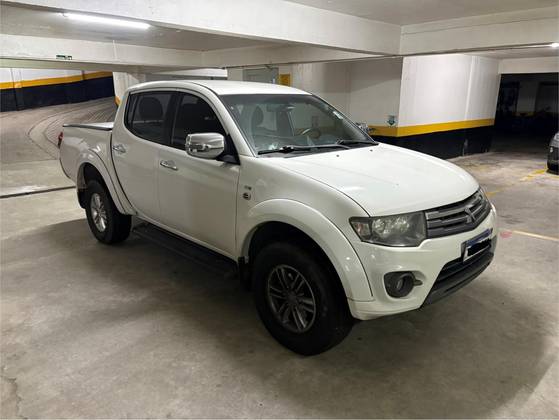 MITSUBISHI L200 TRITON 3.5 HPE 4X4 CD V6 24V FLEX 4P AUTOMÁTICO