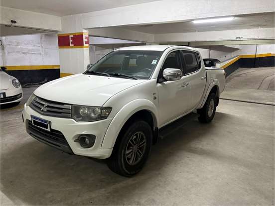 MITSUBISHI-L200 TRITON-3.5 HPE 4X4 CD V6 24V FLEX 4P AUTOMÁTICO MITSUBISHI-L200 TRITON-2015