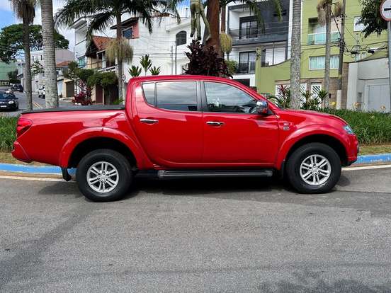 MITSUBISHI-L200 TRITON-3.5 HPE 4X4 CD V6 24V FLEX 4P AUTOMÁTICO MITSUBISHI-L200 TRITON-2015