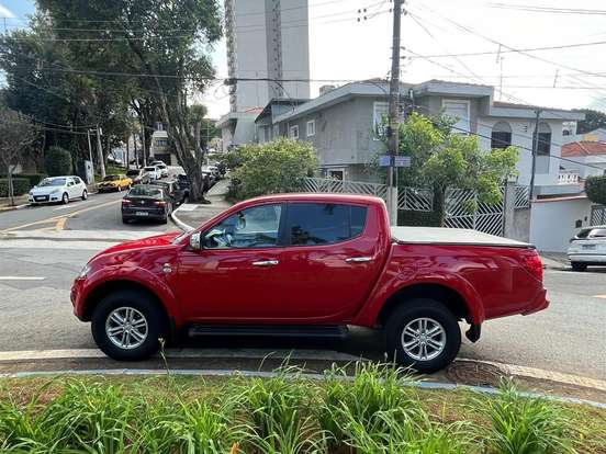 MITSUBISHI-L200 TRITON-3.5 HPE 4X4 CD V6 24V FLEX 4P AUTOMÁTICO MITSUBISHI-L200 TRITON-2015