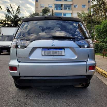 MITSUBISHI-OUTLANDER-2010