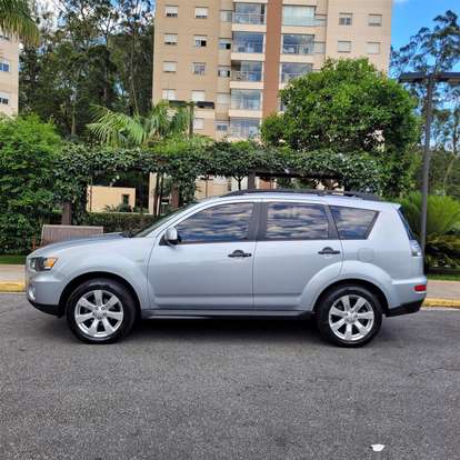 MITSUBISHI-OUTLANDER-2010