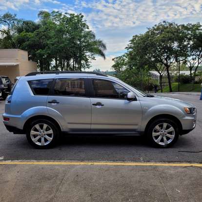 MITSUBISHI-OUTLANDER-2010