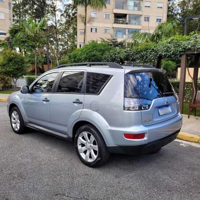 MITSUBISHI-OUTLANDER-2010