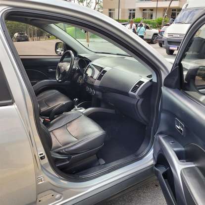 MITSUBISHI-OUTLANDER-2010