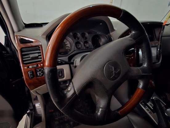 MITSUBISHI-PAJERO-2002