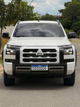 MITSUBISHI-TRITON-2025