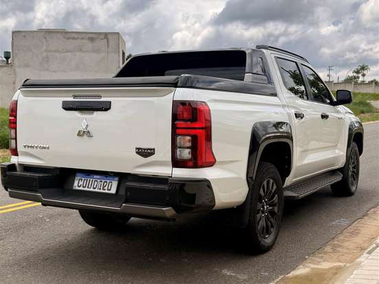 MITSUBISHI-TRITON-2.4 BITURBO DIESEL CD KATANA 4X4 AUTOMÁTICO MITSUBISHI-TRITON-2025