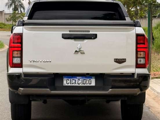 MITSUBISHI-TRITON-2.4 BITURBO DIESEL CD KATANA 4X4 AUTOMÁTICO MITSUBISHI-TRITON-2025