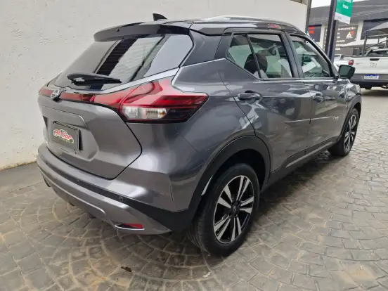 NISSAN-KICKS-2023