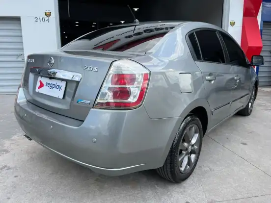 NISSAN-SENTRA-2010