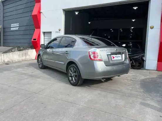 NISSAN-SENTRA-2010