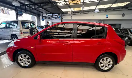 NISSAN-TIIDA-2010
