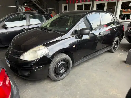 NISSAN-TIIDA-2010